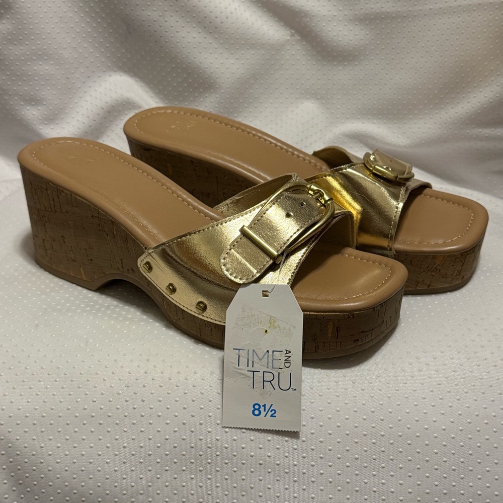 Time and Tru Gold Metallic Platform Shoes Women’s Size 8.5 New‎